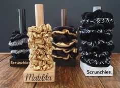 + Scrunchie Stand + Our Timber Scrunchie Stands are a great way to store your beloved Scrunchies!! They are available in 10cm or 20cm  with a 3cm base and hold 5 - 15 Scrunchies. Our Scrunchie Stands are made of Pine.  They are Hand Sanded and Stained and available in Light Timber, Dark Timber, Black or White. FREE PERSONALISATION  To add that personal touch, our Scrunchie Holders can also be personalised with your name or the word 'Scrunchies.'.  Custom requests are available - Please send us a message with any requests.  Please add a Note to your order with your preferred Colour and Font Style  They make a perfect gift! Let us know if you have any questions, we are happy to help. geez x Scrunchie Stand, Scrunchie Storage, Scrunchies Business, Diy Bow Holder, Scrunchie Holder, Tie Organizer, Stand Feria, Tie Organization, Craft Fair Displays