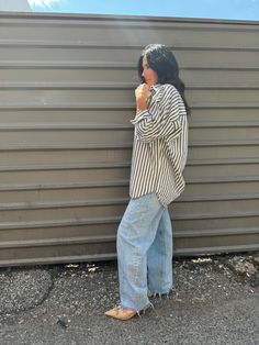 Checkered Button Up Shirt Outfit, Size 12 Street Style, Striped Boyfriend Shirt Outfit, Oversized Striped Button Up Shirt Outfit, Late Lunch Outfit, Picture Day Teacher Outfit, Art Director Outfit, Button Down Casual Outfit, Minimalistic Outfit Women