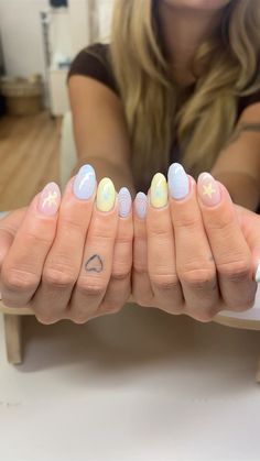 Acrylic Nails Almond Shape, Light Nails, Thigh Tattoos, Short Acrylic, Nail Idea, Almond Acrylic Nails