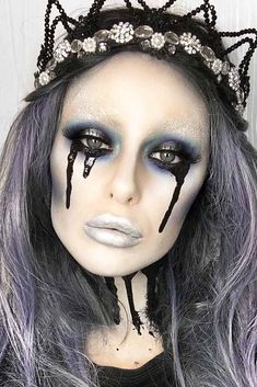 63 Halloween Makeup Ideas for Any Themed Party in 2024 Black Queen Makeup, Ghost Makeup, Halloween Makeup Clown, Halloween Decorations Ideas, Makeup Scary, Vampire Makeup, Cute Halloween Makeup