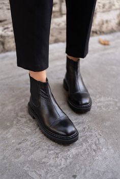 Mold: Standard / Full mold Material: Genuine Leather Inner Material: Warm Lining Base height 4 cm Base Ready Made Base Leather Ankle Boots Women, Heel Boots Black, Thick Heel Boots, Round Toe Boots, Boots Thick, Ankle Boots Leather, Ankle Boots Women, Side Zip Boots, Pointed Toe Boots