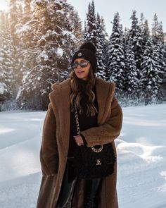 What to Pack For a Ski Trip - Mia Mia Mine Chanel Combat Boots, Jackson Hole Winter, Maria Vizuete, Winter Date Night Outfits, Vinyl Leggings, Wardrobe Needs