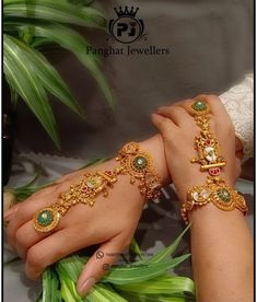 Antique Hathphool Gold, Hath Panja Gold Design Antique, Gold Hathphool Design, Hath Panja Gold Design, Gold Hathphool, Gold Panja For Hand, Hathphool Gold, Antique Gold Bracelet