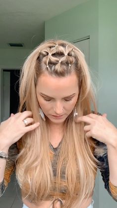 Viking Braids For Women, Wedding Hair Viking Style, Viking Hairstyles Women Extensions, Viking Braids Short Hair Women, Girls Viking Hairstyles, Lagatha Vikings Hair, Girl Viking Hair, Long Viking Hairstyles Women, Viking Women Makeup