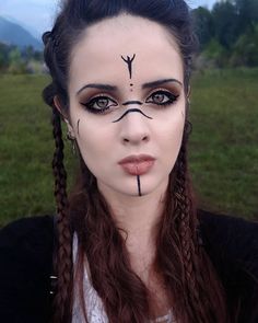 Pic No. 3 💚 Make-up for Strigarium 2018, still inspired by @felvae 😍🖤🍃🌙 . . . #altgirl #gothgirl #nature #pagan... Pagan Makeup, Warrior Makeup, Makeup Carnaval, Viking Makeup, Halloween Makeup Pretty