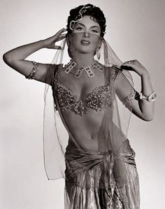 Belly Dancing Classes, Vintage Dance, Glamour Vintage, Gina Lollobrigida, Italian Actress, Belly Dance Costume, Belly Dance Costumes