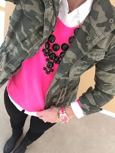 Camo jacket and hot pink sweater. Scored these Vince Camuto Wex Moto boots on a winter clearance sale. Fushia Jacket Outfit, Fuschia Vest Outfit, Fuscia Sweater Outfit, Hot Pink Cardigan Outfit Work, Fuschia Cardigan Outfit, Outfit Winter Ideas, Hot Pink Sweater, Camouflage Outfits, Camo Jacket