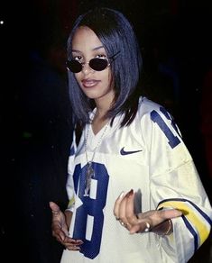 Aaliyah Style, Aaliyah Haughton, 90s Inspired Outfits, 90s Hip Hop Fashion, 90s Hip Hop, 90s Fashion Outfits, 90s Outfit