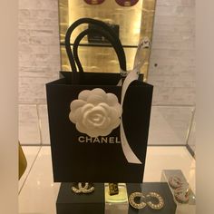 Must Have New Rare And Collectible Shopping Bag, Bought With Chanel Jewelry. Must Have First Collectors, Your Closet And Gift. Comes With Beautiful Bow, Chanel Cotton With Logo Ribbon And Strong Handles Great Fir Gift! We Also Have Other Chanel Paper Bags For Sale. All Sales Are Final, No Returns Or Refunds. Please Share And Follow Us! Enjoy! . Chanel Shopping Bag, Branded Shopping Bags, Chanel Shopping, Best Gift Baskets, Chanel Black And White, Chanel Store, Bag Chanel, Chanel Collection, Chanel Purse