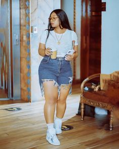 Casual Shorts Outfit With Sneakers, Comfy Casual Summer Outfits Plus Size, Chubby Girl Outfits, Catsuit Outfit, Cute Work Outfits, Corporate Attire