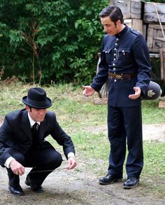 William and Georgie looking for clues Jonny Harris, Helene Joy, Murdock Mysteries, Yannick Bisson, Detective Shows, Murdoch Mysteries, Amazing Race, Book Dragon, Still Standing