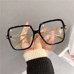 Brand Name: KAMMPTOrigin: CN(Origin)Gender: WOMENLenses Material: PolycarbonateLens Height: 57Model Number: 336Lens Width: 67Frame Material: AlloyCertification: NONE Fashion Oversized, Tie For Women, Wig Hat