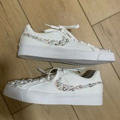 New And Never Worn, Out Of Box Shoe Designs, Crystal Shoes, Nike White, White Nikes, Quince, Women's Nike, Womens Shoes Sneakers, Designer Shoes, Nike Shoes