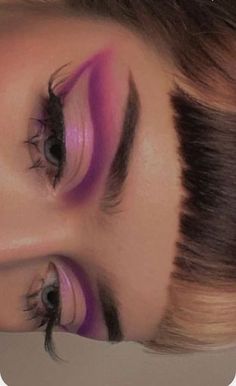 Red And Purple Makeup Look, Euphoria Pink Makeup, Euphoria Makeup Eyeliner, Eyeshadow Looks Aesthetic, Purple And Red Makeup, Red And Purple Makeup, Purple Aesthetic Makeup, Pink Grunge Makeup, Purple Makeup Aesthetic