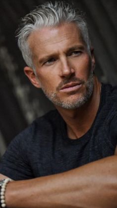 Silver Foxes Men, Grey Hair Men, Men With Grey Hair, Handsome Older Men, Corte De Cabelo Masculino, Hair And Beard Styles, Beard Styles