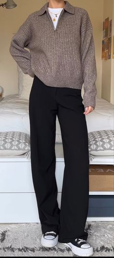 Sweatshirt Outfit For Office, Monochrome Women Outfit, Tshirt Professional Outfit, Business Casual French Work Outfits, Office Job Outfits Midsize, Express Women Outfits, Office Workwear Women, Black Trouser Work Outfits, Business Casual Outfits For Hospital