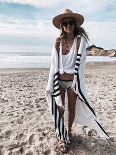 Mode Monochrome, Photos Black And White, Beach Wear Outfits, Beach Dresses Summer, Summer Beach Outfit, Outfits 2017, Cooler Look, Looks Street Style