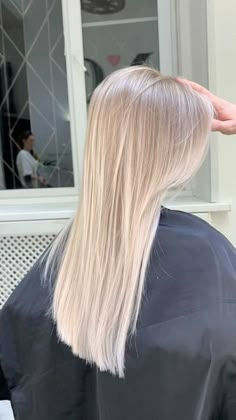 Cool Blonde Hair Color Balayage, Ash Blonde With Lowlights, Air Touch Hair Blond, Blond Ombre Hair, Blonde Airtouch, Ombré Blonde Hair, Tmavý Blond, Blonde Hair Ombre, Ombre Blonde Hair