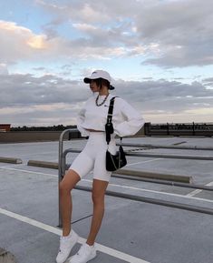 Skandinavian Fashion, Streetwear Fashion Women, Sporty Outfits, Parking Lot, Looks Style, Aesthetic Fashion, Cute Casual Outfits, Daily Outfits, Daily Fashion