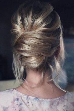 42 Gorgeous Wedding Hairstyles---simple updo hairstyles,wedding hairstyle simple, wedding hairstyle inspiration for long hair Wedding Hairstyles For Women, Beautiful Wedding Hair, Wedding Makeup Tips, Hairstyles Bun