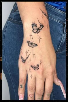 Small Baddie Tattoos Inspiration - Butterfly Tattoo Inspiration May Butterfly Tattoo, Aesthetic Baddie Tattoos, Hand Tattoos Baddie, Small Baddie Tattoo Ideas, Small Baddie Tattoos, Tattoo Ideas Baddie, Cute Girly Tattoos, Baddie Tatoos, Baddie Hand Tattoos