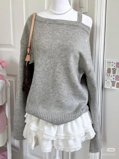 Grey Off The Shoulder Sweater Outfit, Grey Clothes Aesthetic, Grey Sweater Aesthetic, Dresses With Sweaters Over It, How To Style A Sweater, Ae Outfits, Y2k Fashion Outfit, Grey Sweater Outfit, Fashion Competition