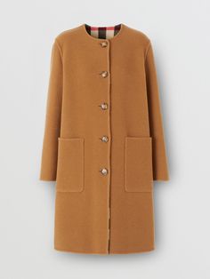 Riccardo Tisci, Coat Women Fashion, Fabric Ideas, Long Coat Women, Elegant Dresses Classy, Cute Jackets, Burberry Women, New Wardrobe, Trench Coats