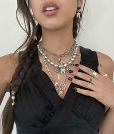 olivia rodrigo core aesthetic Pop Punk Aesthetic, Simple Maxi Dress, Classic Jewelry Pieces, Summer Jewelry Trends, Punk Aesthetic, Belly Chain, Classic Jewelry, Olivia Rodrigo, Summer Jewelry