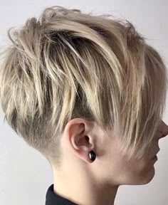 Asimetric Bob Haircut, Pixie Undercut Hair, Hair Ideas For Men, Unique Hair Cuts, Fine Straight Hair, Haircut Men, Short Hair Undercut, Short Choppy Hair, Sassy Hair