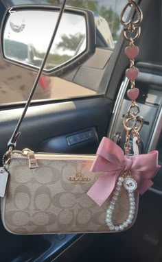 Coach Purse Aesthetic Coach Bag, Coach Putse, Pink Cute Purse, Bags Coach, Pink Coach Bag Aesthetic, Pink Coach Purse, Coach Purse Aesthetic, Coach Pink Purse, Coach Purse