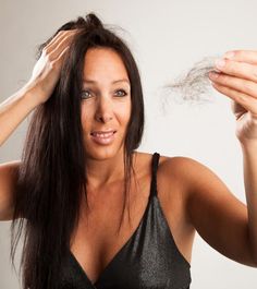 Watching clumps of hair fall out of your scalp can never be something you can take lightly. When it gets to the point where you can see bald spots Bald Hair Growth, Beauty Hacks Skincare, Beauty Habits, Life Hacks Beauty, Beauty Tips For Face, Natural Beauty Tips, Beauty Life