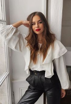 Standalone Books, Style Parisienne, What To Wear Today, Book Aesthetics, Reading Journal, Red Lipstick, Looks Chic, Character Aesthetic, Inspiration Mode