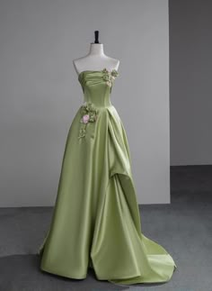 Green Tiana Dress, Princess And The Frog Prom Dress, Tiana Prom Dress, Black Tulle Prom Dress, Green Long Prom Dress, Green Satin Prom Dress, Princess Tiana Dress, Green Ball Gown, Tiana Dress