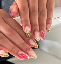 Gold Charm Nails, Leo Season Nails, Tropical Nail Ideas, Fun Bright Nails, Nail Poses, Mexico Nails, Textured Nails, Winter Nail Art Designs, Nails With Gold