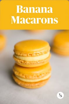 Two banana macarons stacked on top of each other in foreground, more in background scattered Banana Pudding Macaron, Unique Macarons, Banana Ganache, Macaron Filling Ideas, Banana Macarons, Macaron Recipe Flavors, Yellow Macarons, Flavored Macarons, French Macarons Flavors