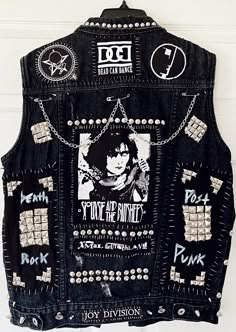 Custom Jackets Ideas, Diy Battle Jacket, Goth Diy Jacket, Punk Jacket Ideas, Goth Vest, How To Make A Battle Jacket, Punk Battle Jacket