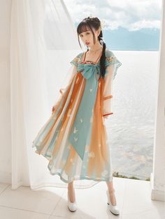 Princess Clothing, Hanfu Traditional, Chinese Traditional Clothing, Han Dynasty, Traditional Dance, Early Spring Outfits, Current Fashion Trends, Flared Pants, Dance Costume