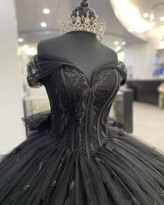 Quinceanera Gothic Theme, Black Quincenera Dresses, Quince Black Dresses, Black Gown For Quinceanera, Elegant Black Dress For Quinceanera, Black Floor-length Dress For Quinceanera, Gothic Quinceanera Dresses, Elegant Black Ball Gown For Quinceanera