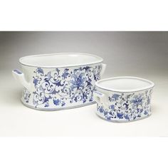 two blue and white dishes sitting next to each other