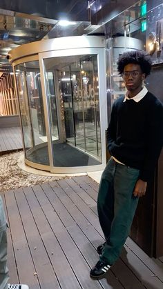 Earthly Outfits Men, Black College Outfits, Black Guy Style Outfits, Libra Venus Style Men, Smart Casual Black Men Outfit, 90s Street Style Men, Green And Black Outfits Men, Black Men 90s Fashion, Smart Streetwear Men