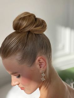 High Bun Hairstyles Sleek, Wedding High Bun Hairstyles, High Bridal Bun, Bridal Hair High Bun, Couture Hairstyle, High Bun Bridal, Bridal High Bun, Up Bun Hairstyles, Wedding High Bun