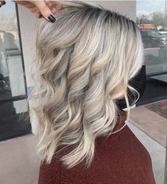 Bright Blonde Winter Hair, Fall Platinum Hair, Winter Dimensional Blonde, Fall Hair For Blondes Low Lights, Frosty Blonde Hair, Fall Hair Colors For Blondes Low Lights, Hair Color Ideas For Blondes Winter, Winter Hair For Blondes, Blonde With Highlights And Lowlights