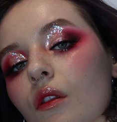 Chunky Gold Glitter Eye Makeup, Going Out Eye Makeup, Maroon Eye Makeup, Ideas Maquillaje, Goth Prom, Prom 2024, Alternative Makeup