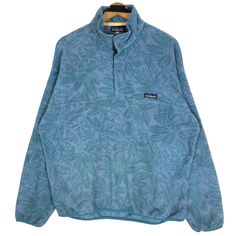 Vintage 90s Patagonia mock neck fleece sweatshirt in turquoise colour. Pullover sweater with leaves pattern. Still in good condition EXCEPT slightly defect (hole) but can be fixed. SEE THE PICTURES FOR MORE DETAILS. CONDITION : 7/10 MEASUREMENT Pit : 24.5 inch Length : 28.5 inch Shoulder : 23.5 inch Sleeve : 23 inch Size On Tag : L Recommended Size : L PAYMENT We accept PayPal only. The item will be ship 3-5 days once the payment has been made. NORMAL SHIPPING FEDEX USUALLY AROUND 7-21 DAYS BEFO Patagonia Marsupial Pullover, 90s Patagonia, Patagonia Fleece Pullover, Turquoise Colour, Vintage Fleece, Patagonia Fleece, Fall Fits, Leaves Pattern, Fleece Sweater