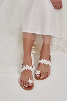 Open Toe Summer Wedding Flats, Summer Wedding Open Toe Flats, Open Toe Flats For Summer Weddings, Flat Sandals For Spring Wedding, Spring Wedding Sandals With Flat Heel, Spring Wedding Flat Heel Sandals, Summer Wedding Flats With Round Toe, Elegant Wedding Toe Post Sandals, Elegant Open Toe Wedding Flats