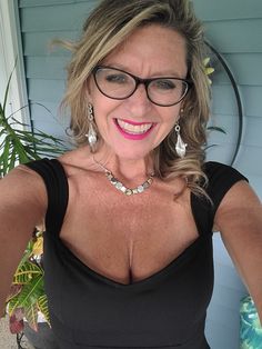 $1 Thrift store dress!!! Wearing Glasses, Dress Store, Aging Well, Flexibility Workout, Celebrities Female, Thrift Store, A Woman, Blonde, Celebrities