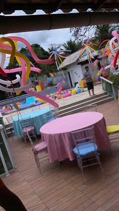 tables and chairs are set up for an outdoor party