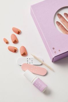 Created at the Paintbox studio in NYC, these press-on nails are designed to elevate your DIY nails. These press-on sets feature two adhesive options: non-damaging press-on tabs for 7 day wear and a premium brush-on glue for 14 day wear. * 100g * Vegan & cruelty-free * Recyclable packaging * Rewearable up to 3 times **Key Benefits:** * Custom Shape: The iconic Paintbox oval shape and medium length give a modern and sophisticated look. * Non-Damaging: These entirely non-damaging press-ons come wit Nail Photo Shoot Ideas, Press On Nails Photoshoot Ideas, Nail Packaging Ideas, Nails Photoshoot Ideas, Mail Sets, Press On Nails Packaging Ideas, Press On Nails Packaging, Nails Photoshoot, Nail Branding