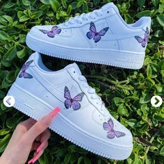 Ordered These Shoes In A Wrong Size And Design. I Wasn’t Allowed To Cancel Or Return So Im Selling Them. Will Post Actual Photos When They Arrive. Sepatu Air Jordan, Celana Jogger Wanita, Butterfly Shoes, Custom Shoes Diy, Nike Shoes Air Force, White Nike Shoes, Basket Style, Nike Shoes Girls, Preppy Shoes