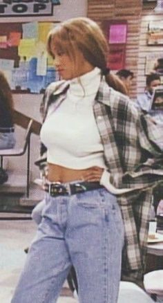 90s Fashion High Schools, 90s Moesha Outfits, Revenge Of The 90s Outfit, 2000 High School Fashion, Y2k Flannel Outfits, 80s Aesthetic Outfits Black Women, 90s Crop Top Outfit, 90s High School Fashion, 1990s Aesthetic Outfits